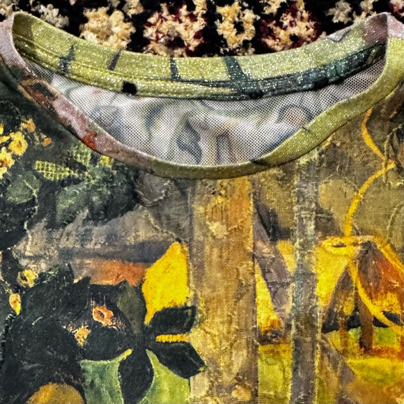 patterned top - Picture 7 of 7